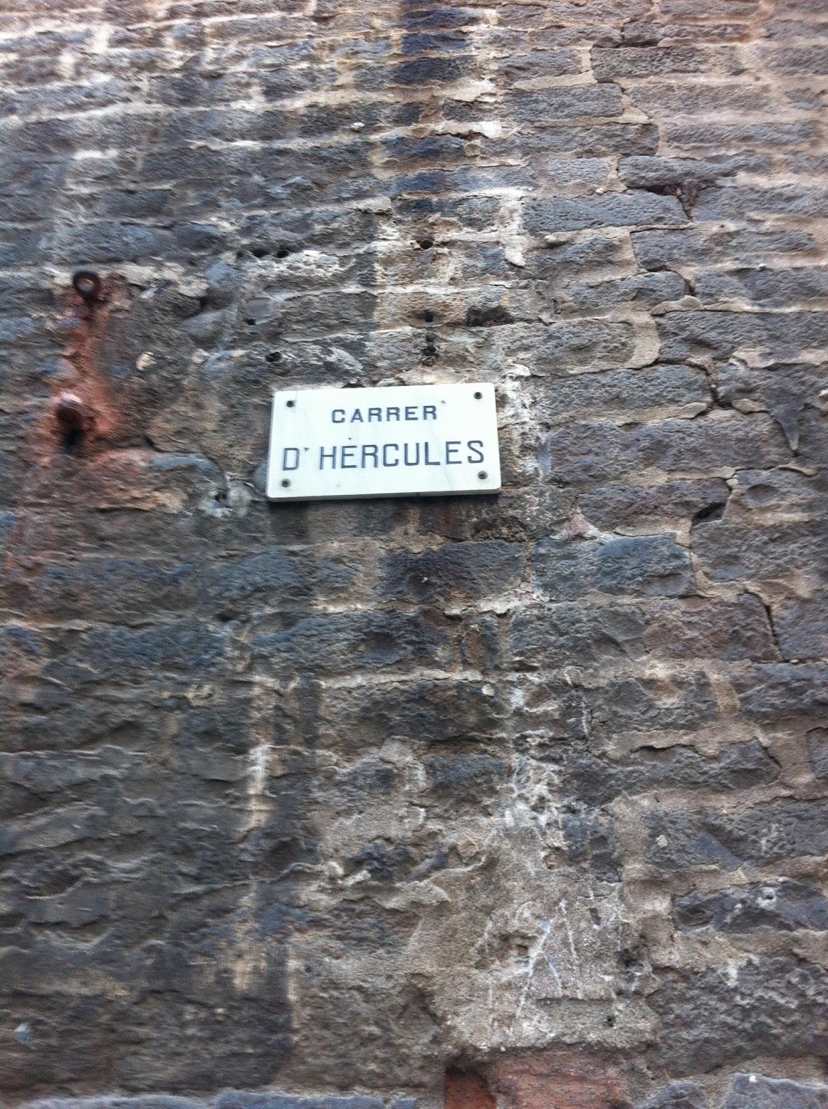 Hercules Barcelona MundoBarcino Calle.jpg