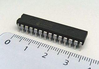 Microchip_PIC24HJ32GP202.jpg