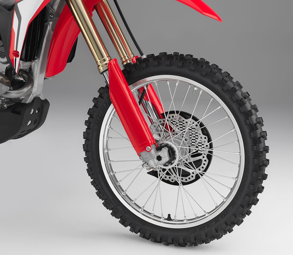 18_CRF250R_FRONT_WHEEL_RT.jpg