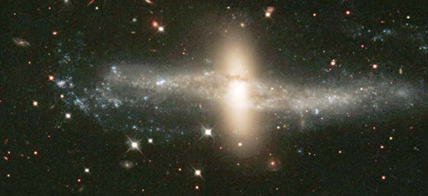 dibujo20100822_ngc_4650a_polar_ring_galaxy_hubble_space_telescope.png