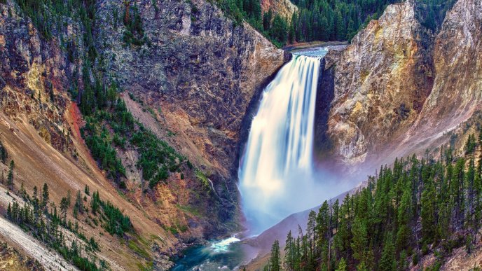 8166_Amazing-waterfall-in-Yellowstone-National-Park.jpg