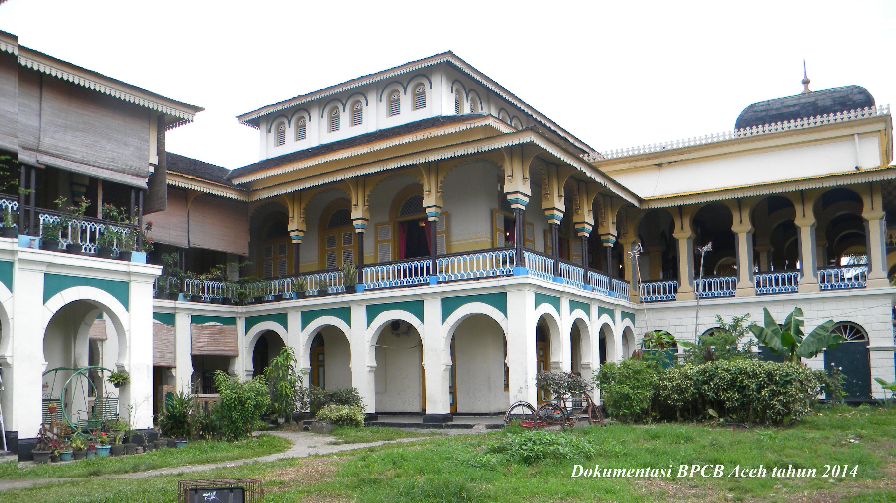 Istana-Maimun-di-Sumut.jpg