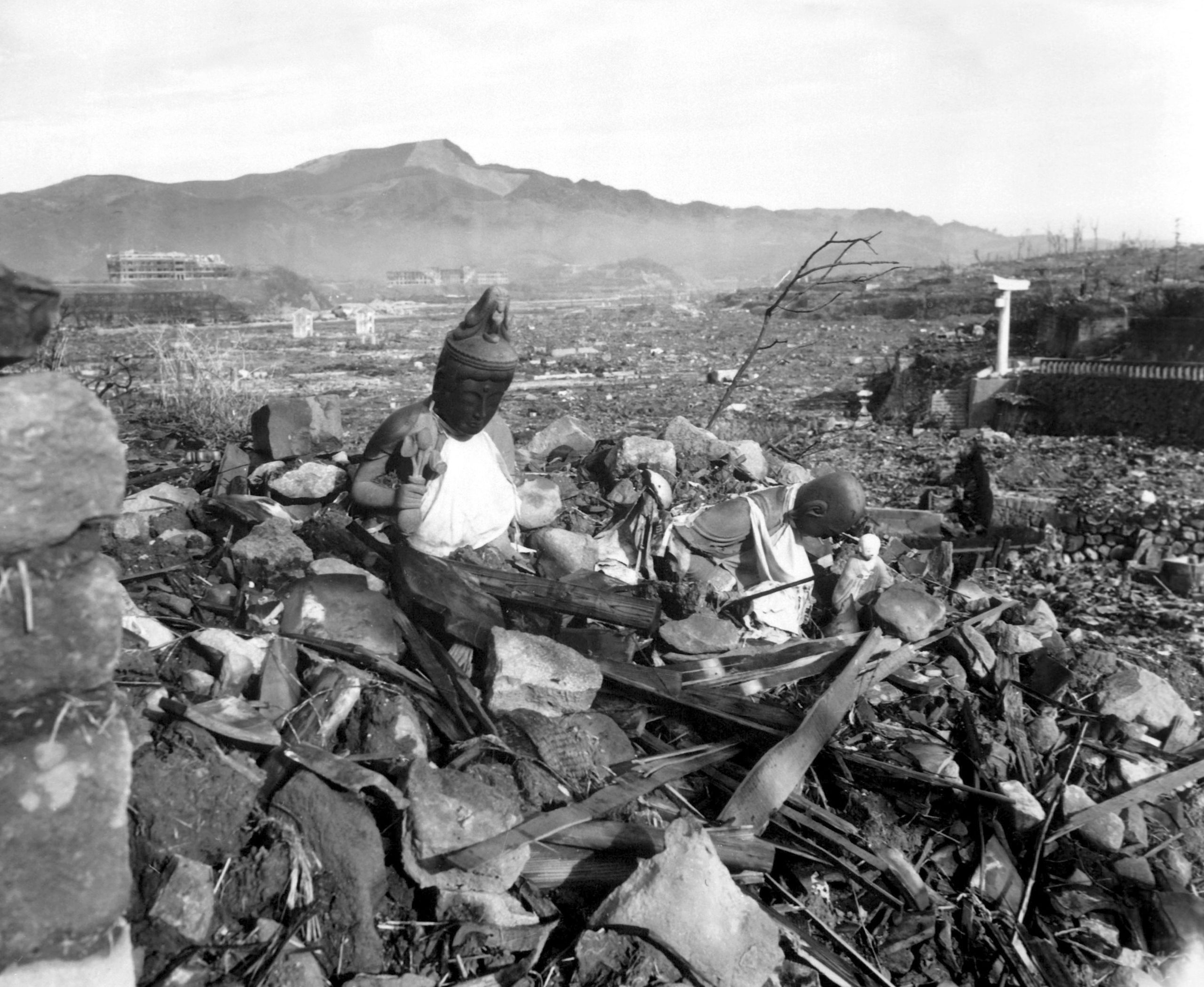 Nagasaki_temple_destroyed.jpg