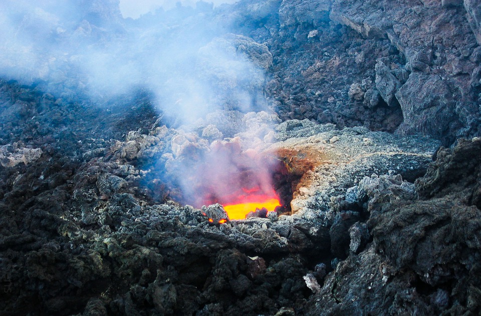 volcano-2111947_960_720.jpg