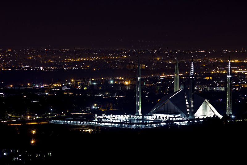 Night_view_of_Faisal_Mosque_from_Damnekoh.JPG