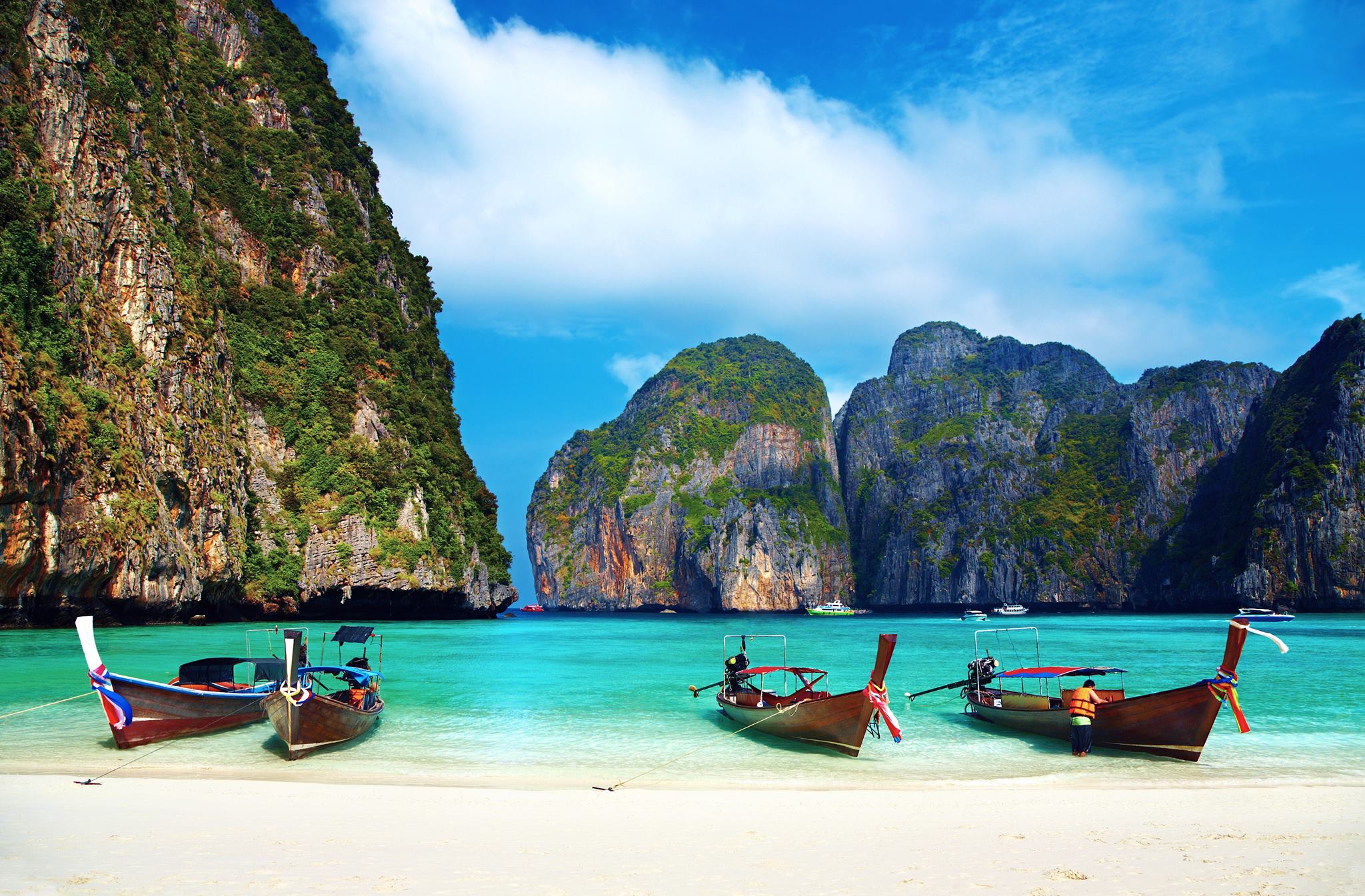 Phi-Phi-Island-Boats.jpg