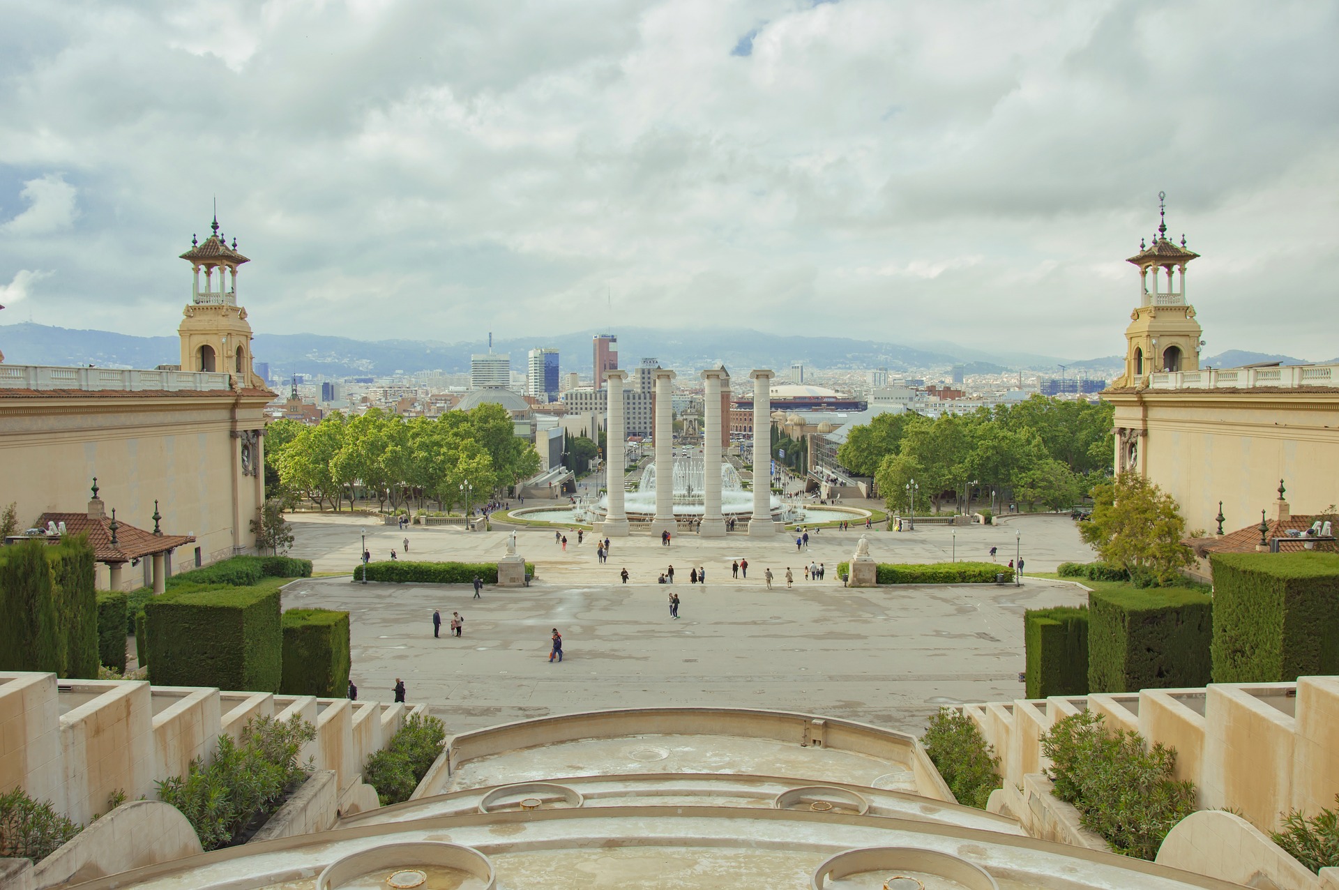 montjuic-2674874_1920.jpg