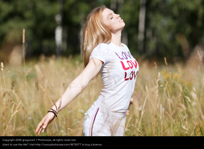 1678177-young-beautiful-girl-in-love-human-being-woman-nature-photocase-stock-photo-large.jpeg