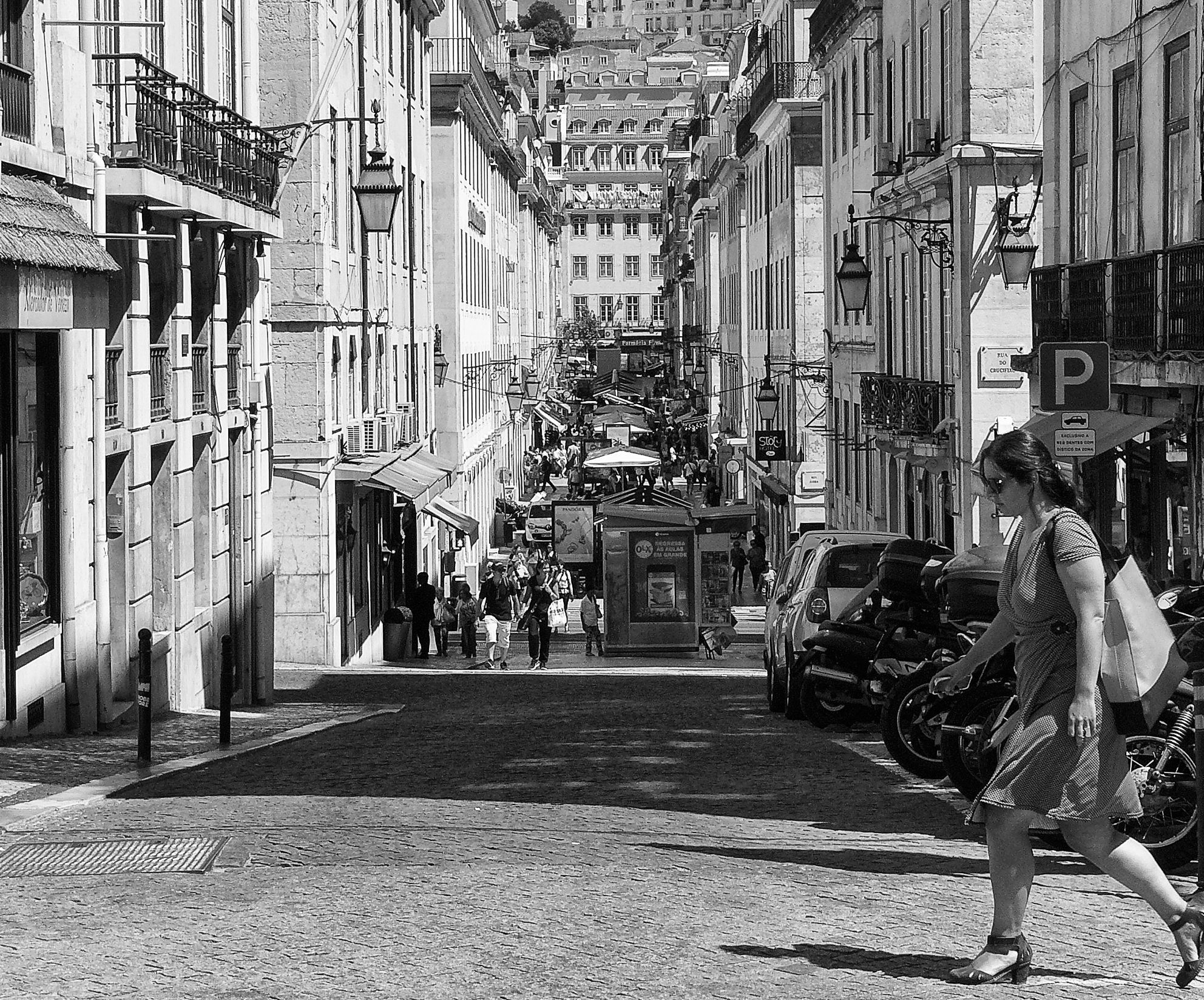 lisbon street bw.JPG