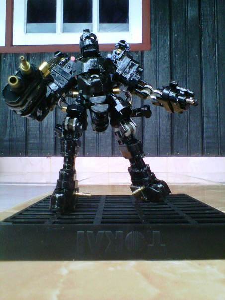 robot-iron-man-mengagumkan-dari-korek-api-gas-26.jpeg