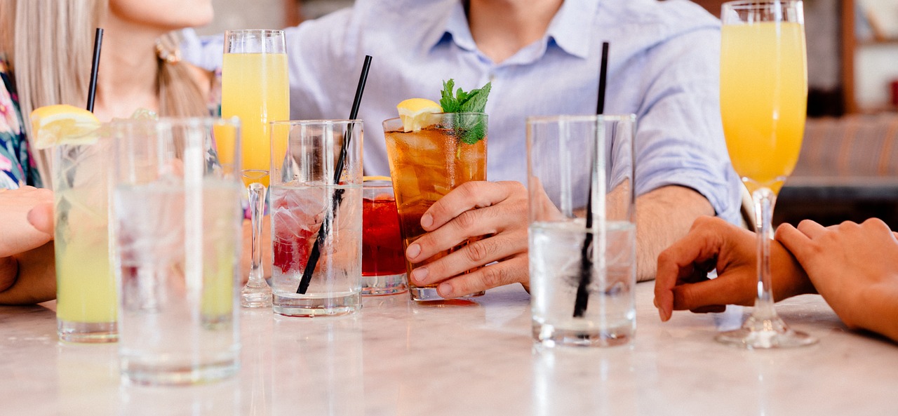 cocktails-1149171_1280.jpg