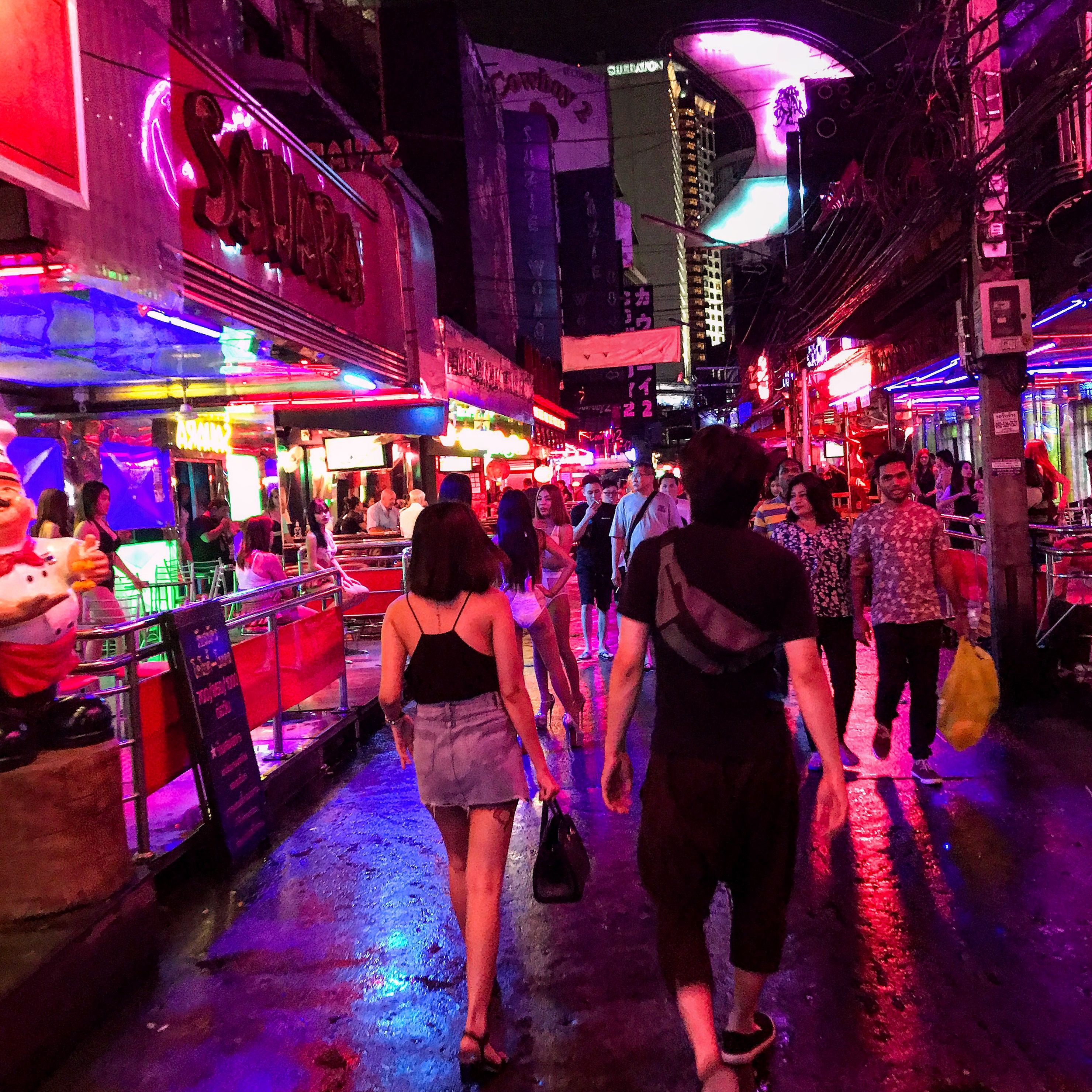 сой ковбой. бангкок волкинг стрит. ковбой в бангкоке. тайланд walking street. бангкок улица ковбой.