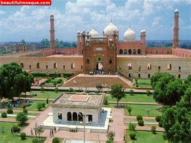 Badshahi-Mosque-Lahore-Pakistan-10.jpg