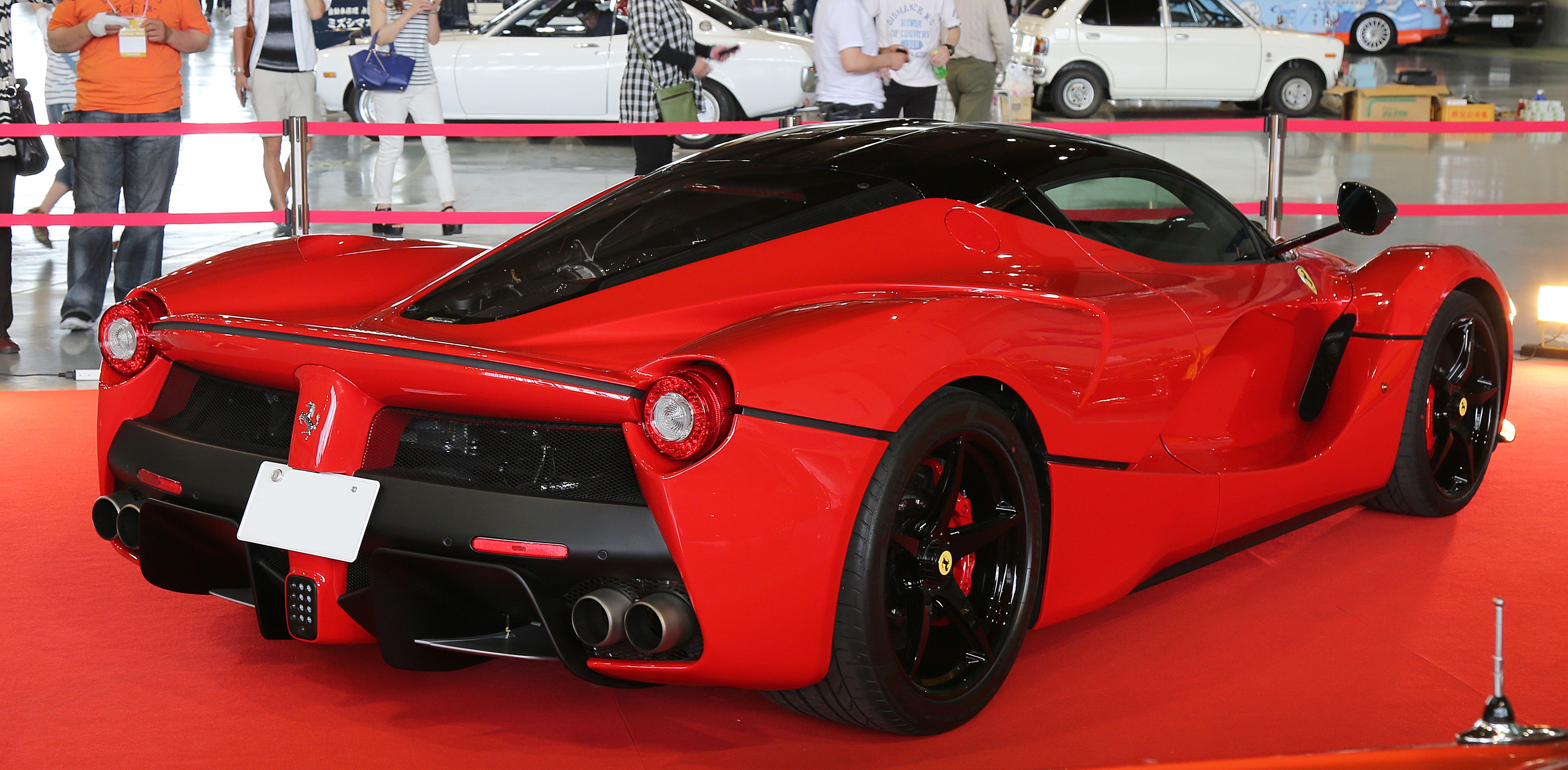 Ferrari_LaFerrari_rear (1).jpg