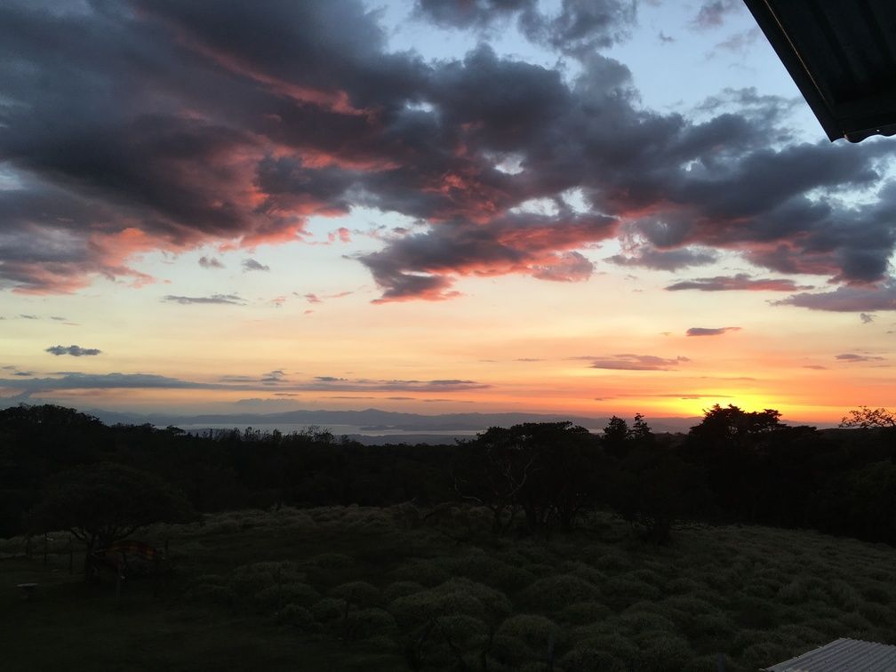 HostelSuertaSunset.jpg