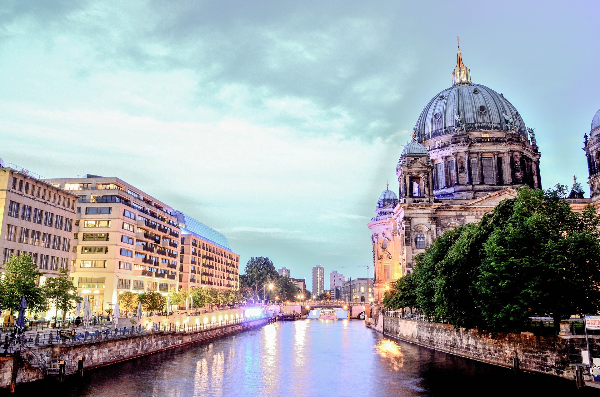 berlin-cathedral-1882397_1920.jpg