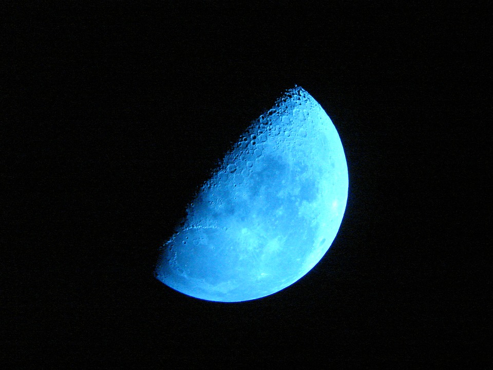 moon-2041738_960_720.jpg