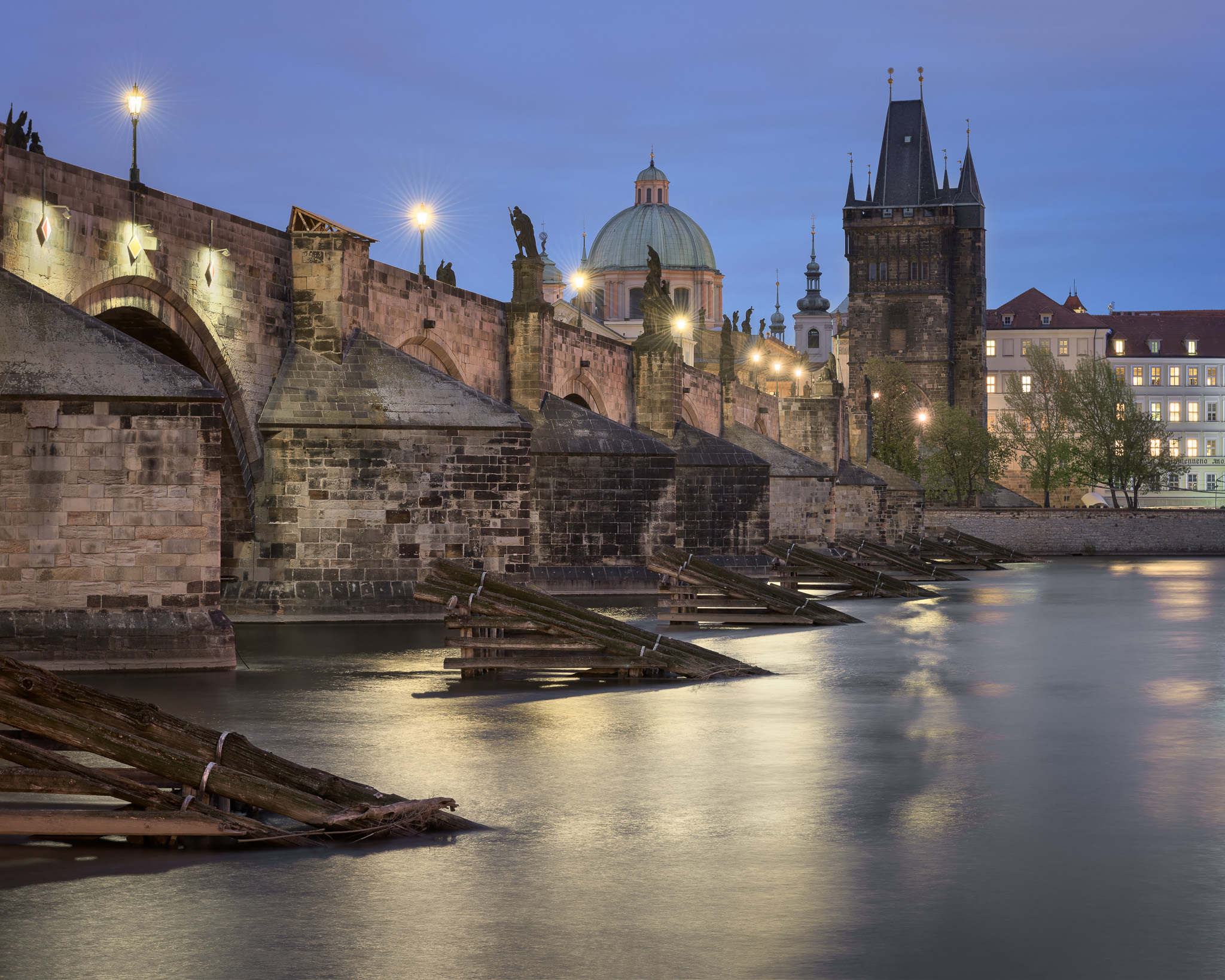 Charles-Bridge-in-the-Morning-Prague-Czech-Republic2.jpg