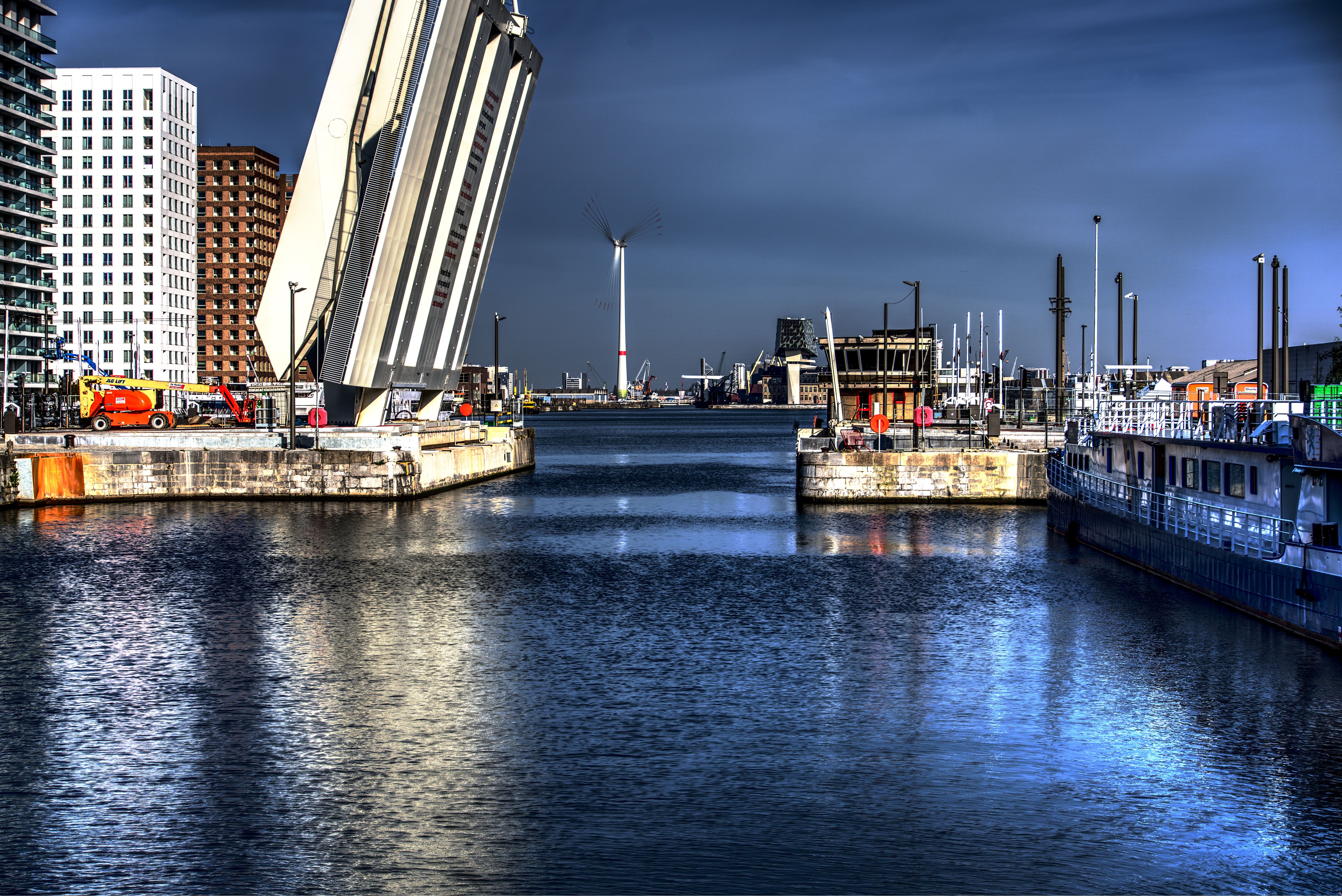 Antwerpen Brücke 1.jpg