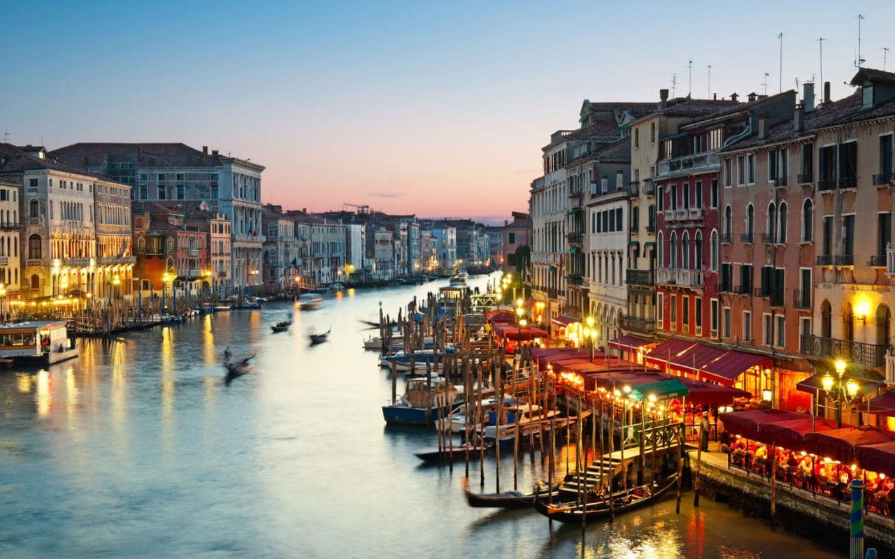 venice-restaurants-by-canal-xlarge.jpg