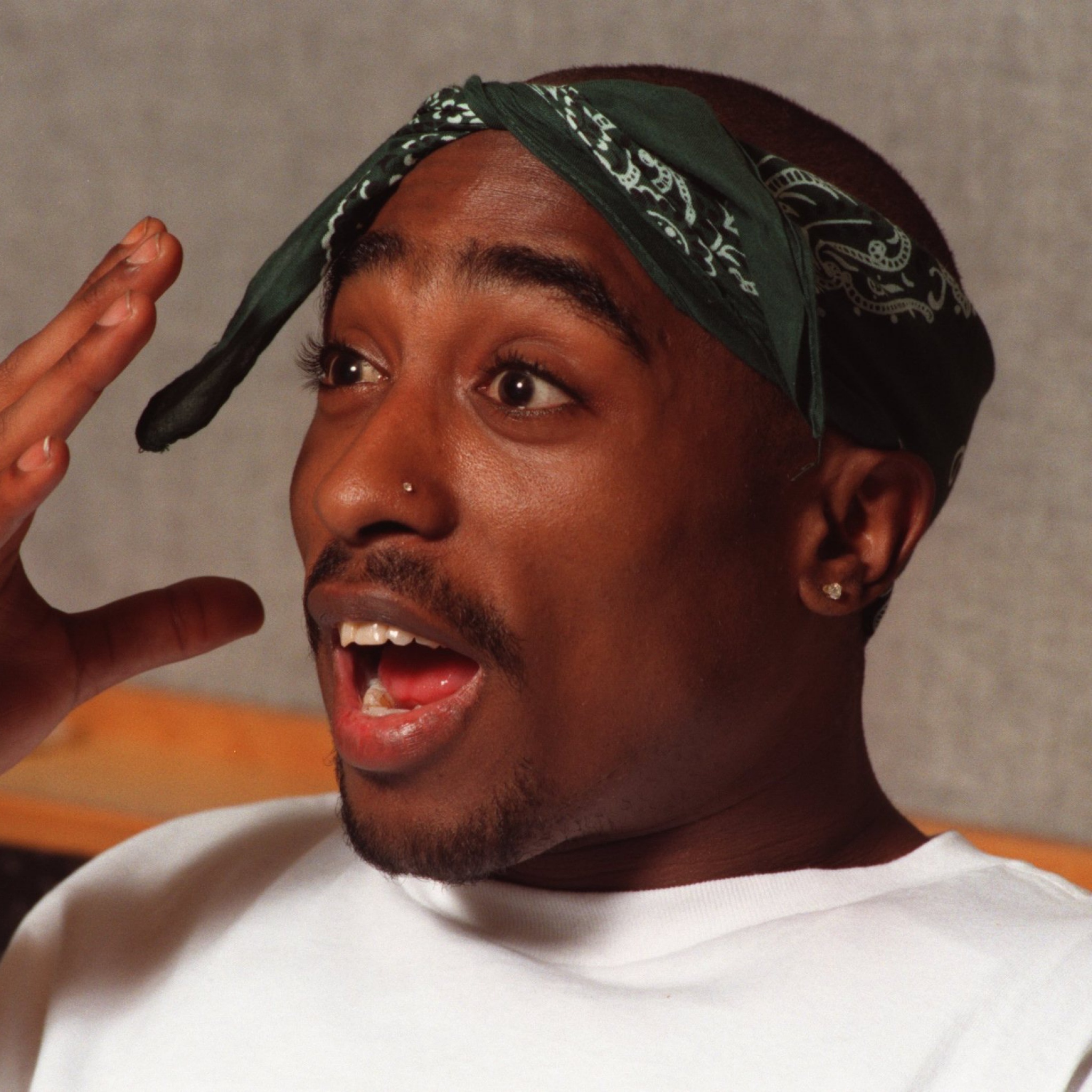 2pac_tupac_shakur_tupac_birthday_102807_2048x2048.jpg