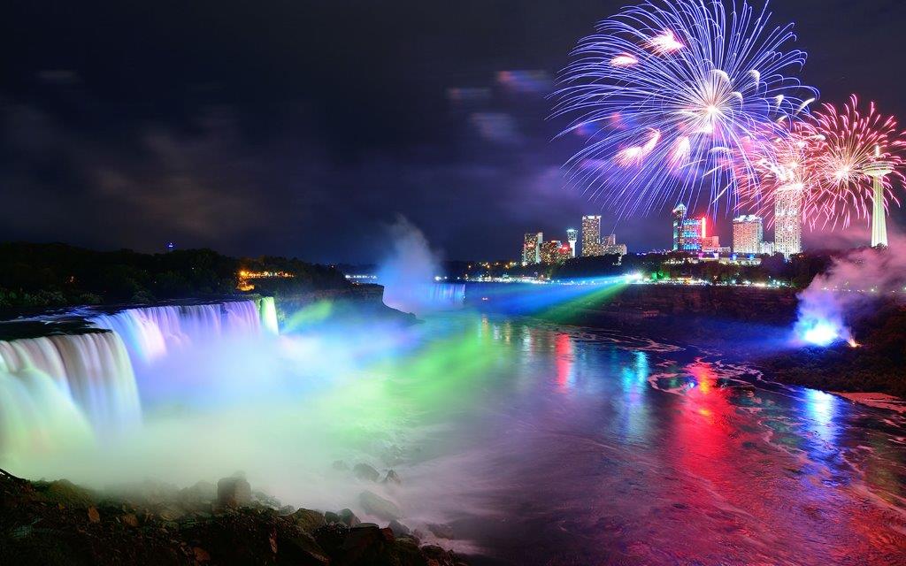 Niagara-Falls-At-Night-Photo.jpg