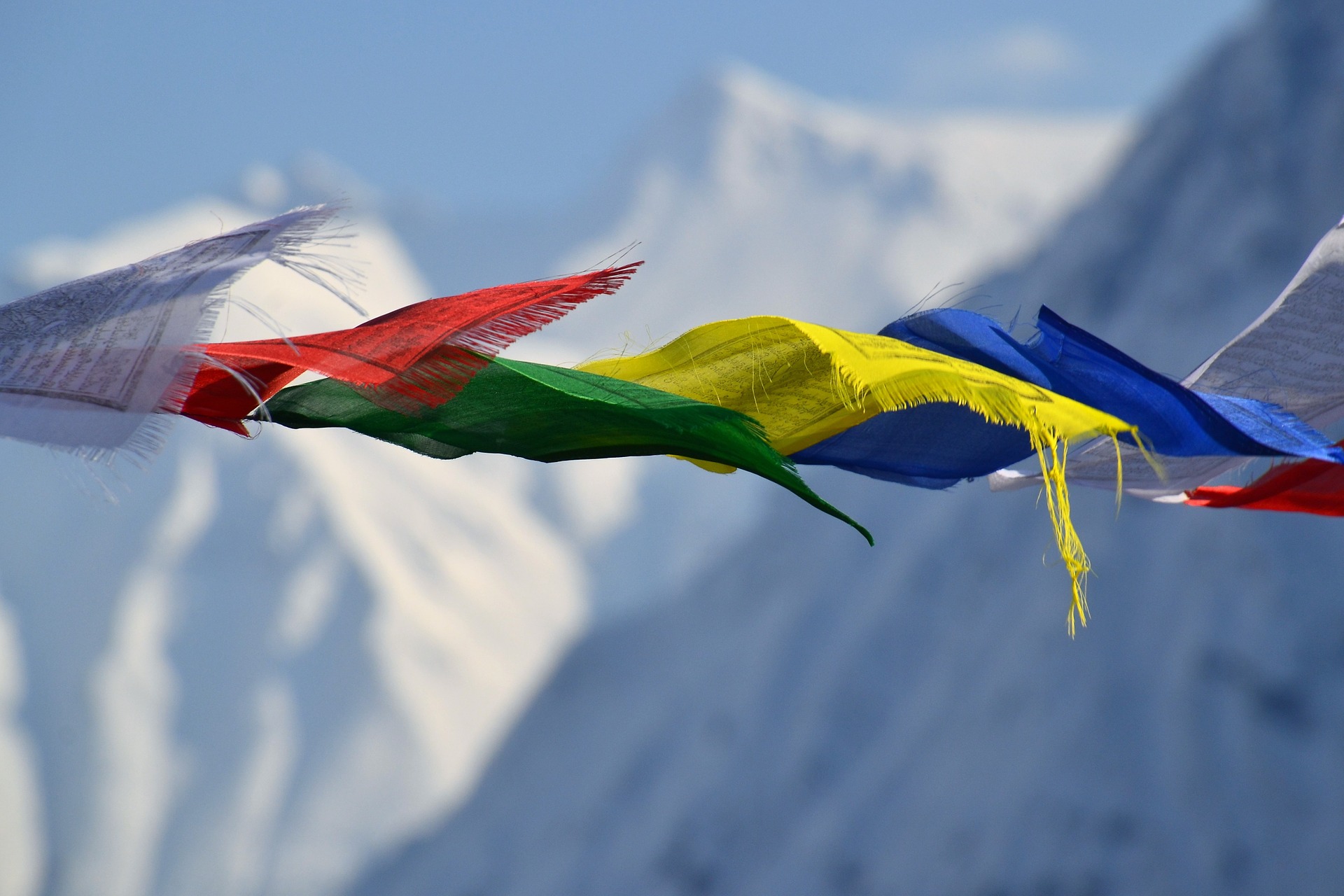 tibetan-prayer-flags-1384193_1920.jpg