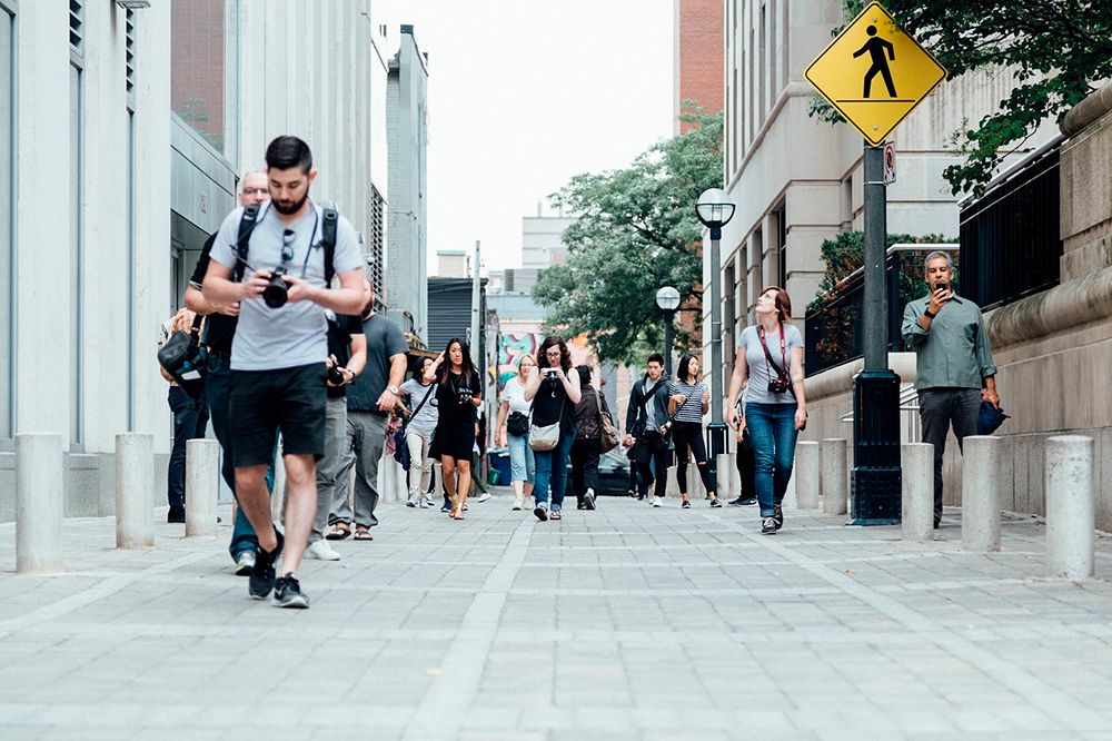 pedestrians-918471_1280.jpg