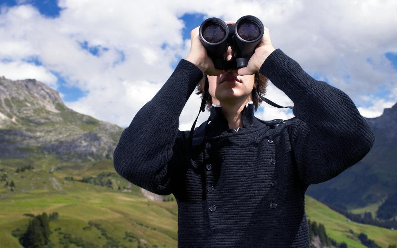 8-Things-to-Look-Out-for-Before-Buying-a-Pair-of-Binoculars.jpg