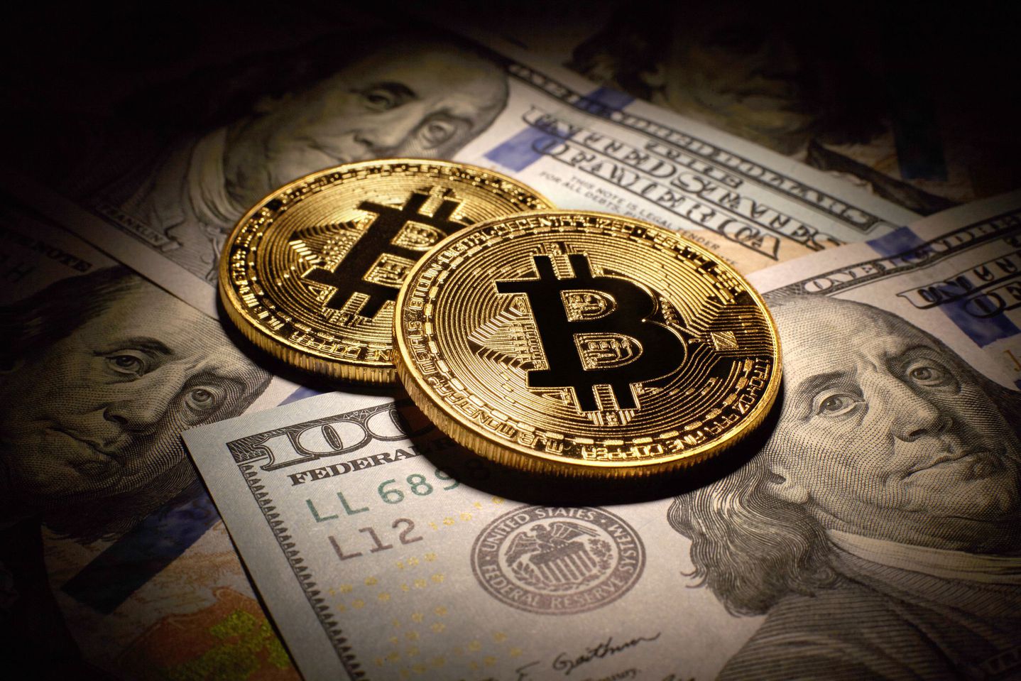 bitcoin-continues-resurgence-soars-past-11000-mark.jpg