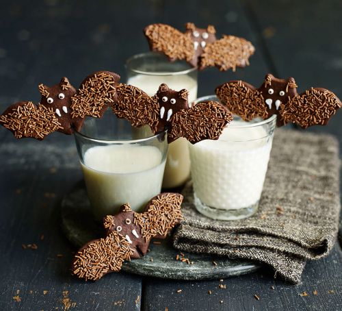 chocolate-bat-biscuits.jpg