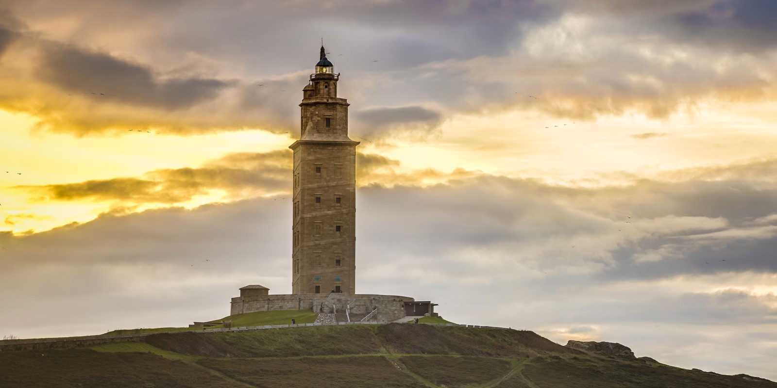 2500x1250_tower-of-hercules_shutterstock_175210580_-anibal-trejo---shutterstock.jpg