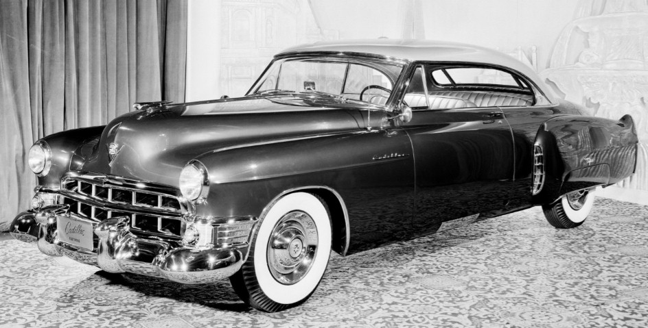 Fotografía tomada en el Waldorf Astoria en enero de 1949 – Cadillac Coupe De Ville (Prototipo) (Milestone Car).jpg