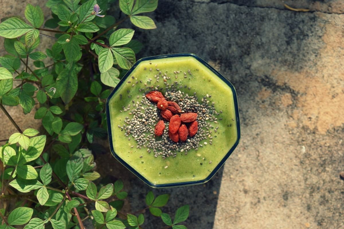 Arugula-pineapple-smoothie.jpg