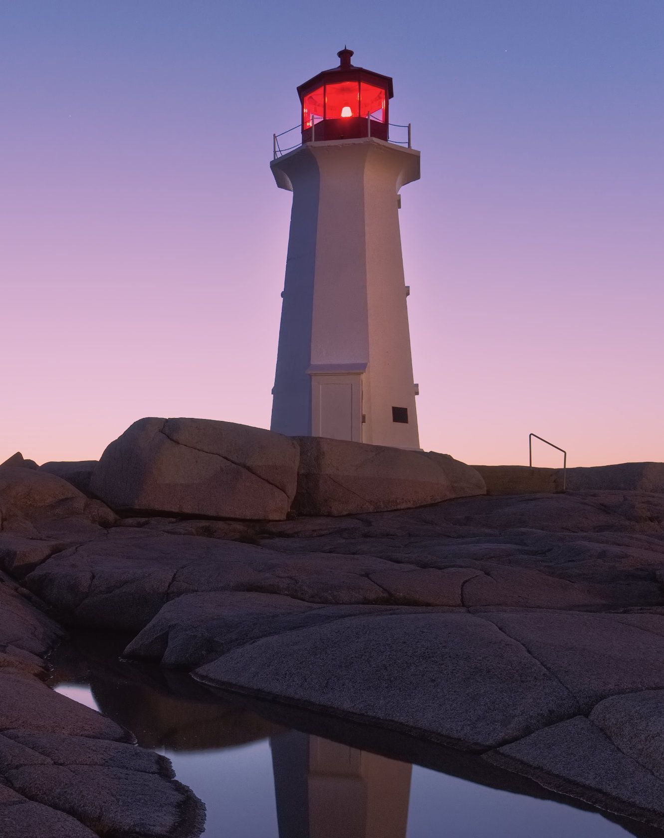 Peggys-cove-lighthouse.jpg