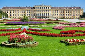 Palace Schoenbrunn.jpg