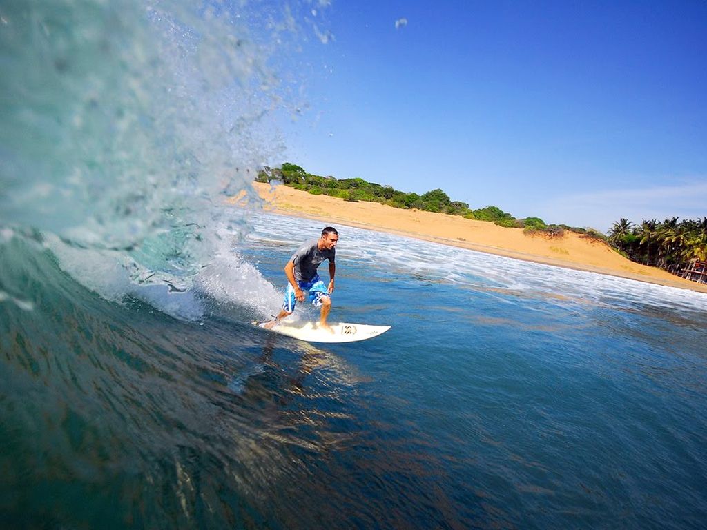 Arugam-Bay-Surfing.jpg