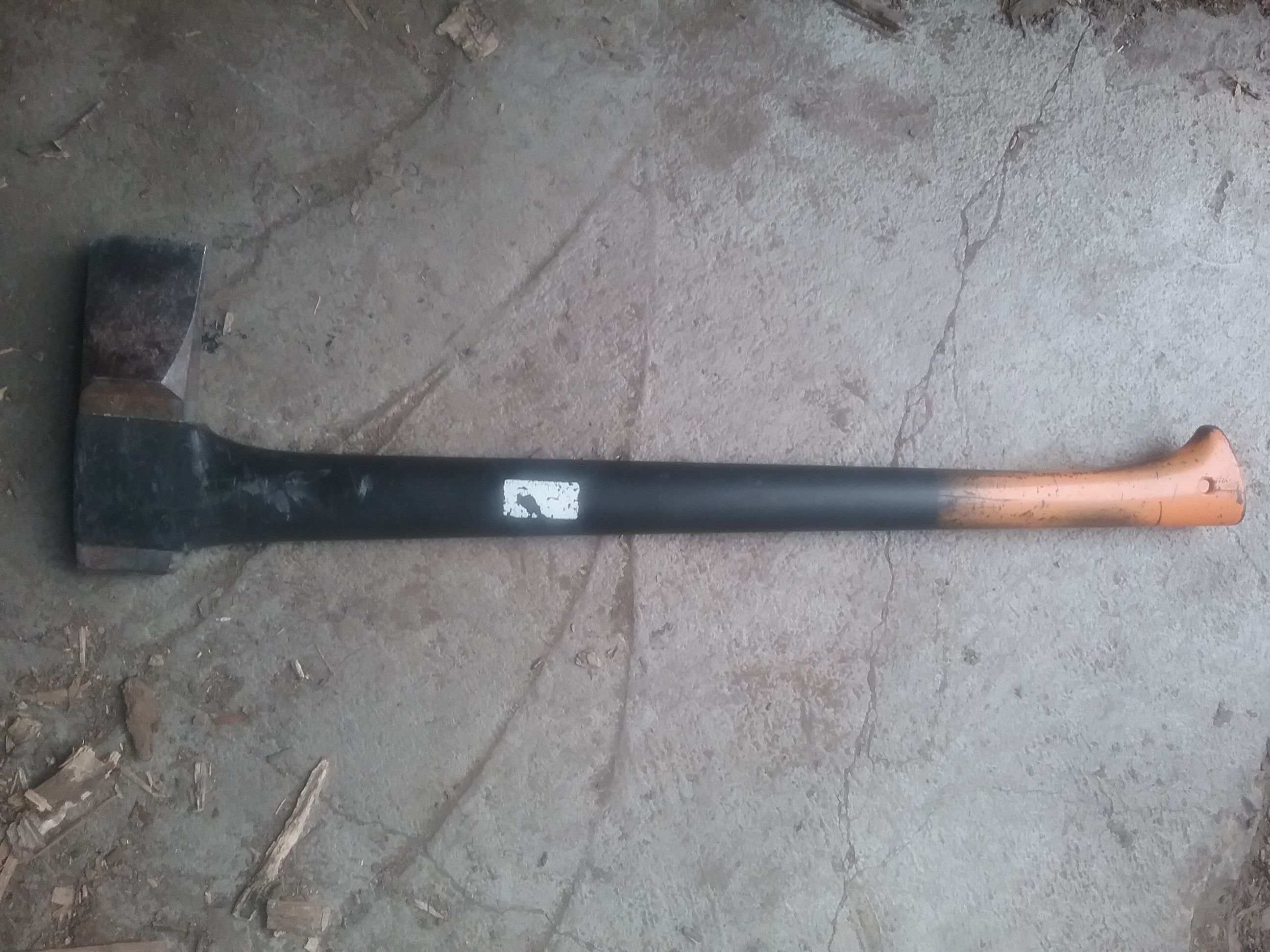 fiskars axe.jpg