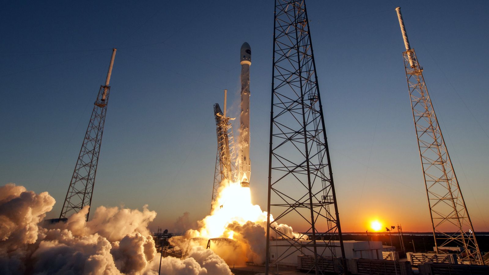 spacex-satellite-internet-elon-musk-starlink-space-oneweb-greg-wyler.jpg