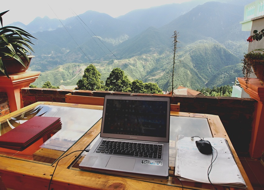 digital-nomad-office.jpg