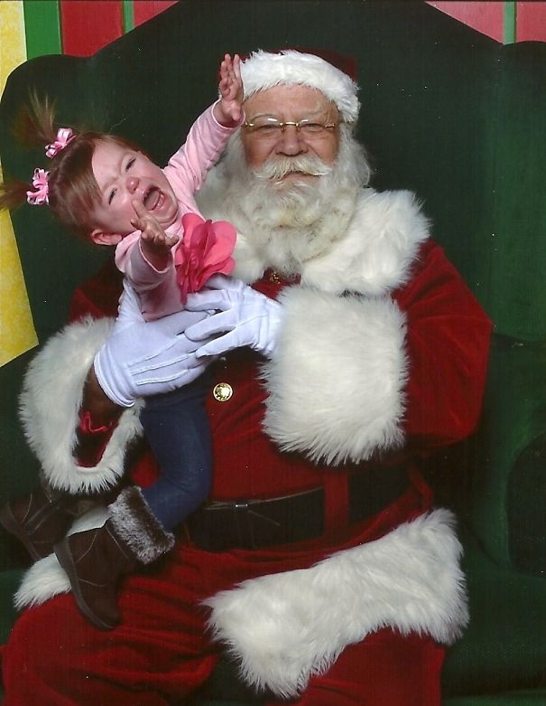 10-Creepiest-Santas-and-the-Kids-they-Terrorize-585009717e63c__605.jpg