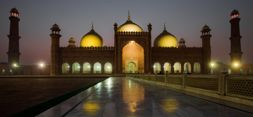 Badshahi-Mosque-864x400_c.jpg