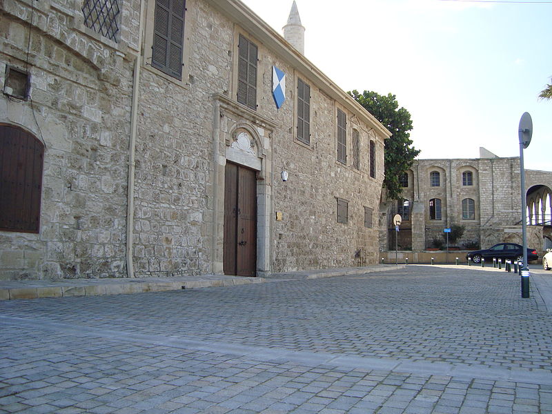 800px-Entrance_of_Ancient_Larnaca_Castle_4.JPG