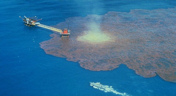 large_article_im2445_oil_spill.jpg