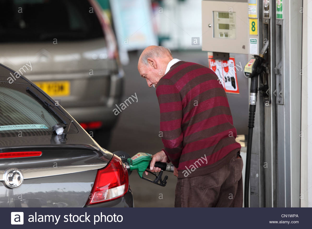a-man-fueling-his-car-up-in-a-petrol-station-in-high-wycombe-28-march-CN1WPA.jpg