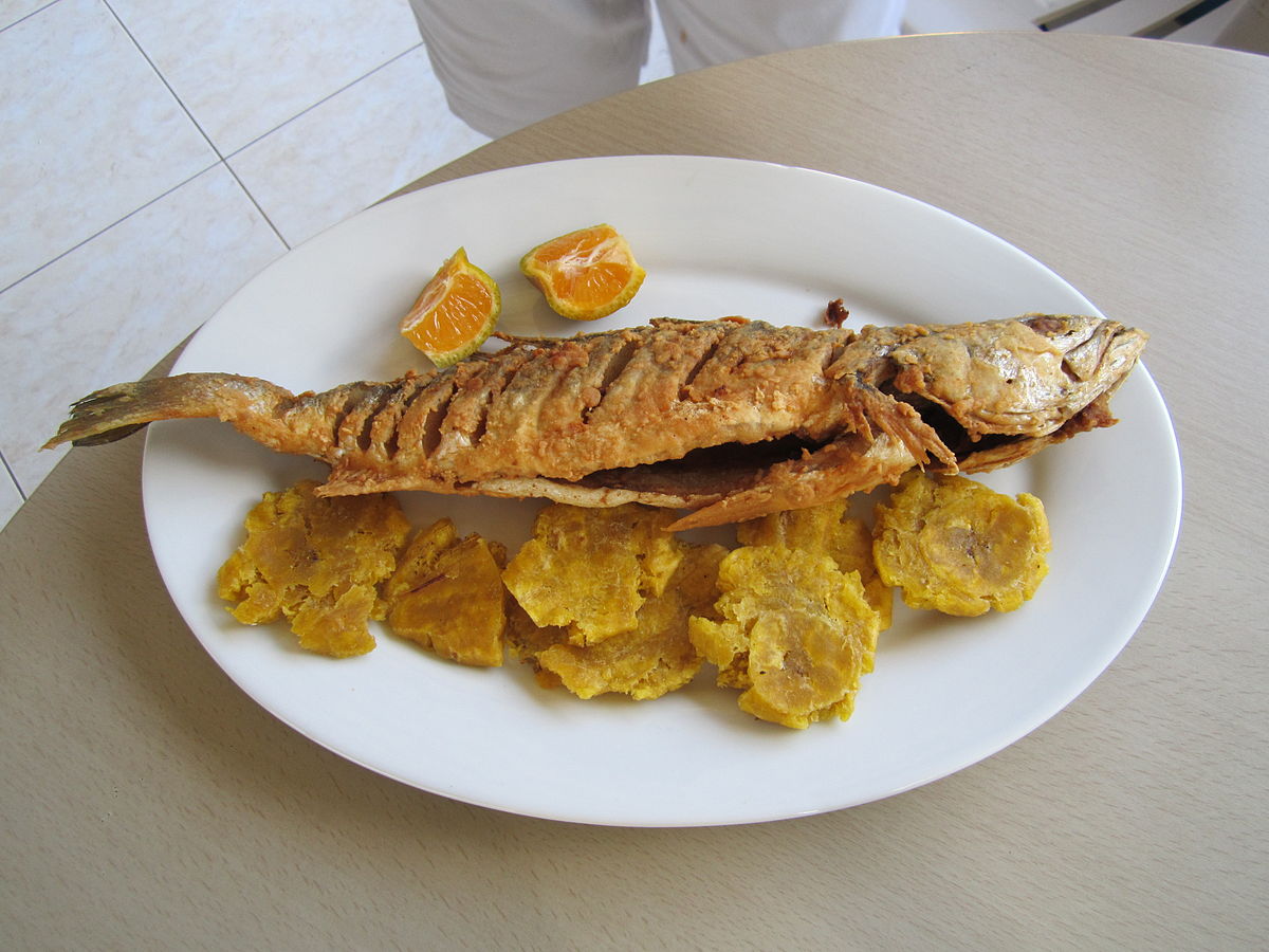 1200px-Patacones_and_fried_corvina.JPG