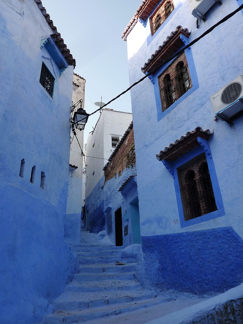 Blue_Alley_at_Chefchaouen_-_panoramio.jpg