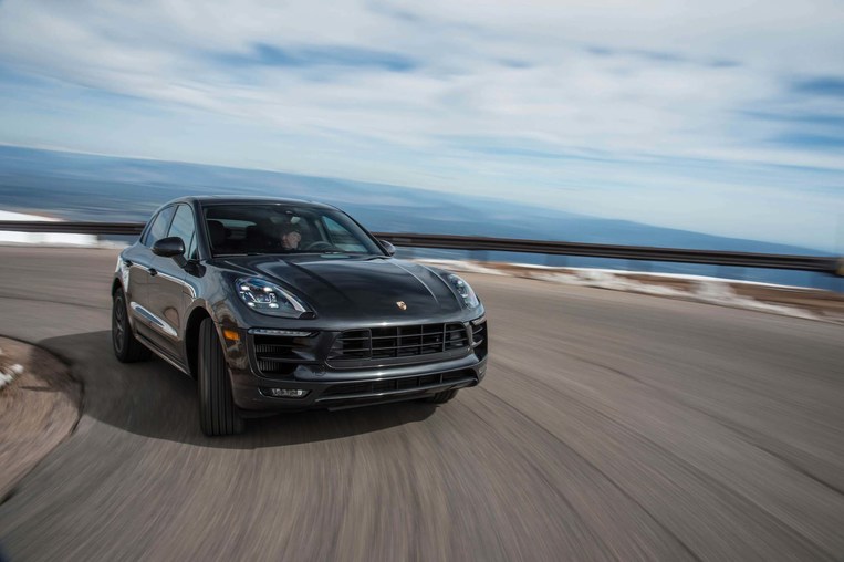 2017-Porsche-Macan-GTS-front-end-turn.jpg