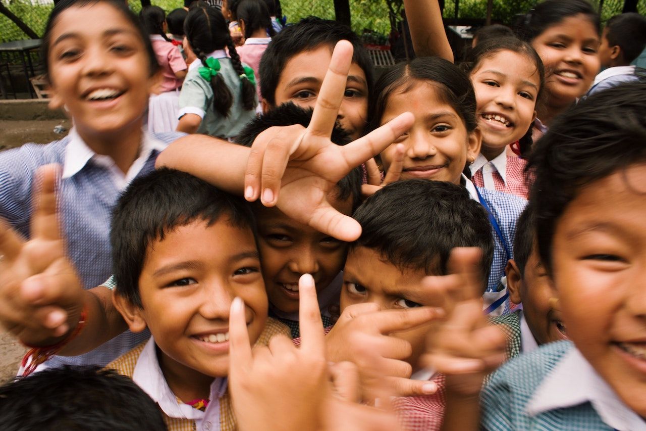 children-close-up-crowd-764681.jpg