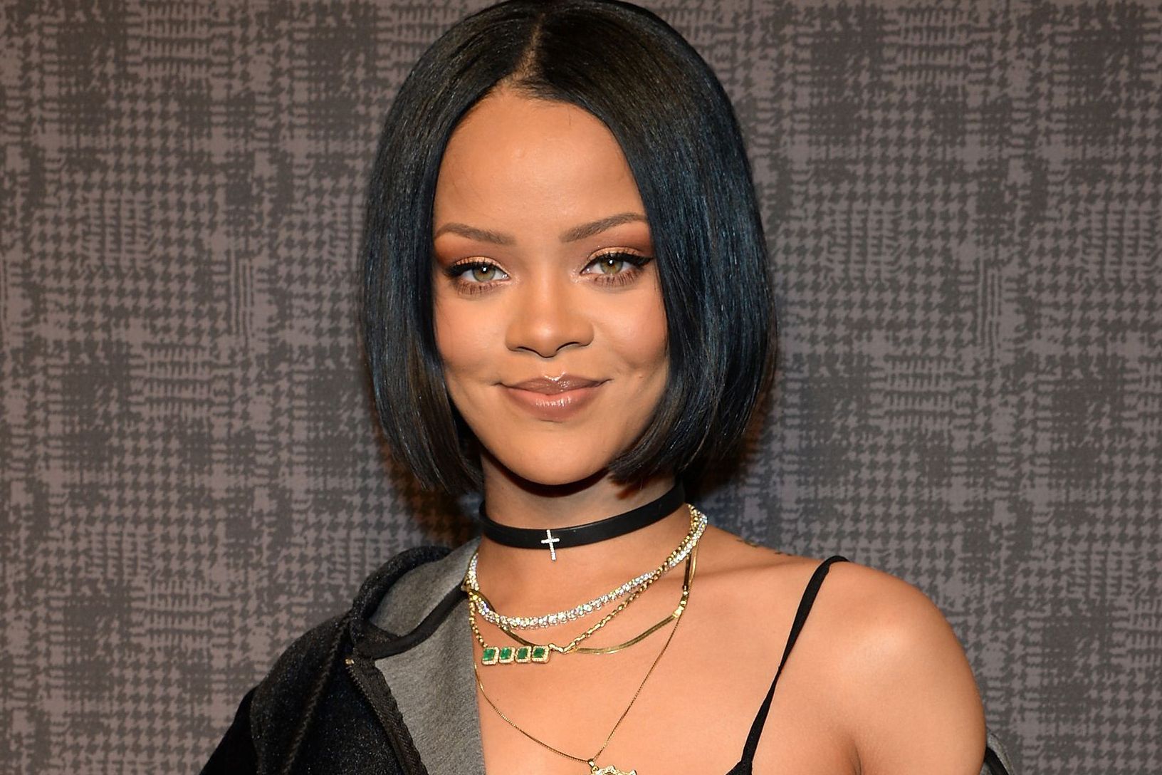 rihanna-lands-lvmh-makeup-deal-0.jpg